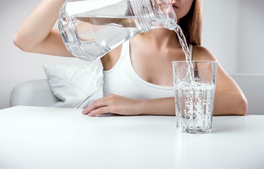 Обилното питие помага при лечението на цистит